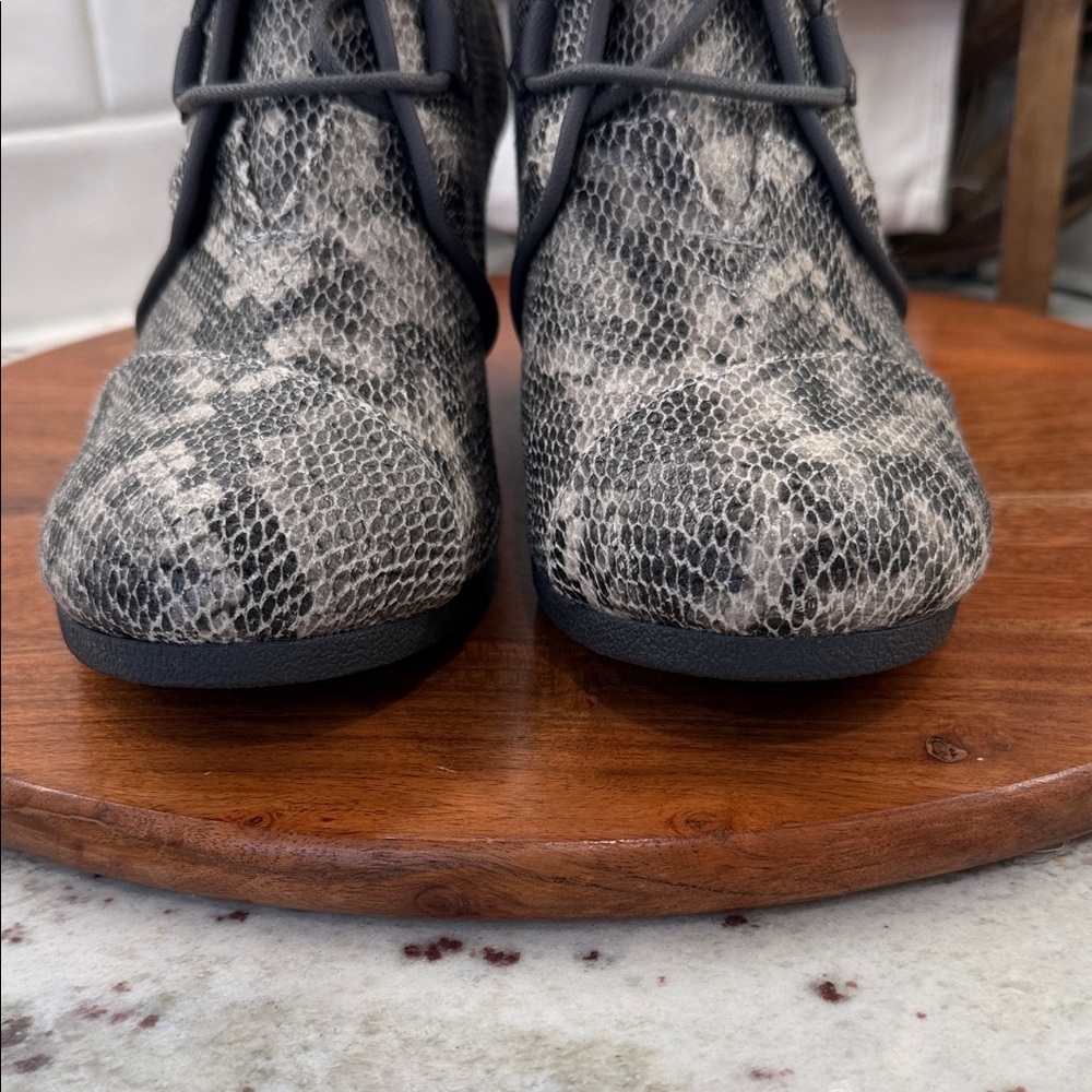 TOMS Kala Wedge Booties - Picture 2 of 13